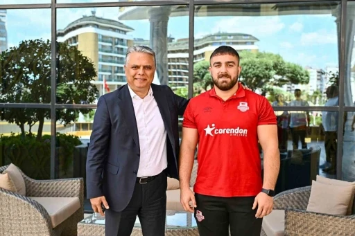 Başkan Uysal&rsquo;dan g&uuml;reş takımına moral ziyareti
