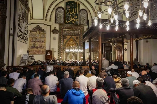Başkan Vekili Şahin Biba, bayram sabahı &ouml;ğrencilerle buluştu
