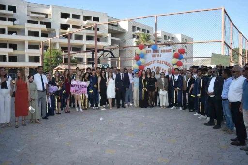 Başkan Yapar, gen&ccedil;lerin mezuniyet coşkusuna ortak oldu
