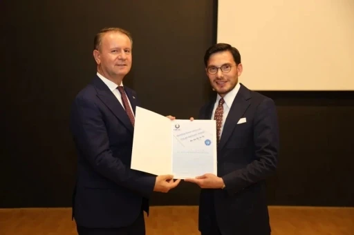 Başkan Yazıcıoğlu&rsquo;na "Babadan Oğula Devlet Adamı" &ouml;d&uuml;l&uuml;
