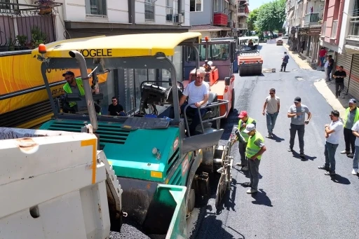 Başkan Yetişkin asfalt &ccedil;alışmalarını yerinde inceledi
