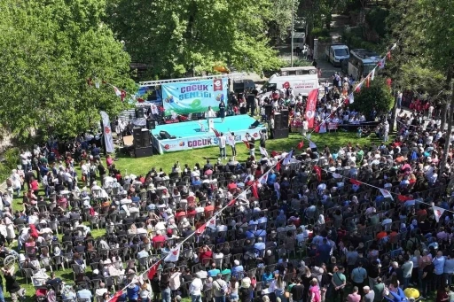 Başkan Yetişkin&rsquo;den &ccedil;ocuklara armağan
