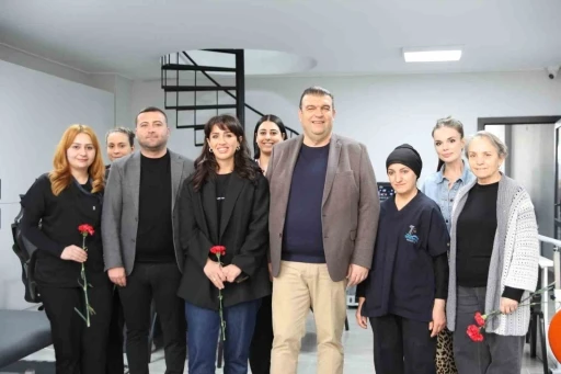 Başkan Yetişkin’den, kadın mesai arkadaşlarına 8 Mart ikramiyesi
