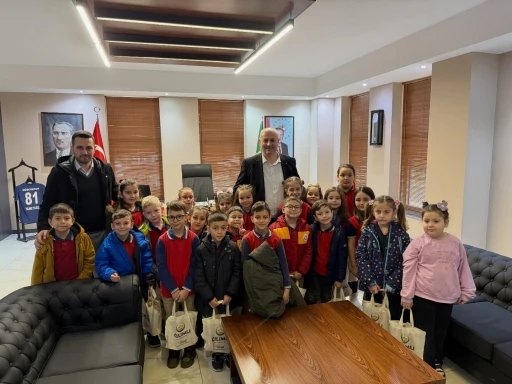 Başkan Yıldız, minik &ouml;ğrencileri belediyede ağırladı
