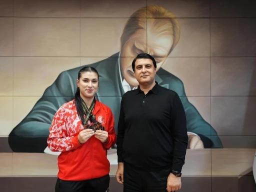Başkan Yılmaz, Avrupa rekortmeni B&uuml;şra &Ccedil;an&rsquo;ı ağırladı
