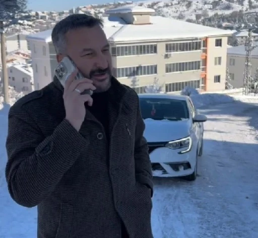 Başkan yolda kaldı, kendini eleştirdi
