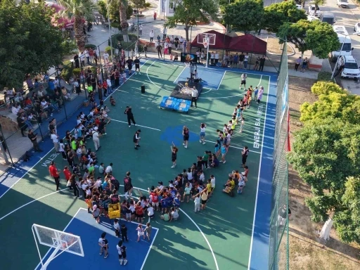 Başkan Zencirci gençlere sözünü tuttu, basket sahasını açtı
