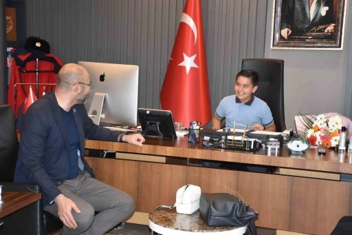 Başkan Zencirci koltuğu miniklere devretti
