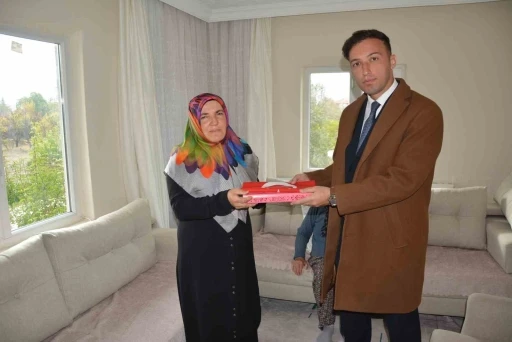 BaÅŸsavcı Ozan Kapıcı’dan ÅŸehit ailesini ziyaret