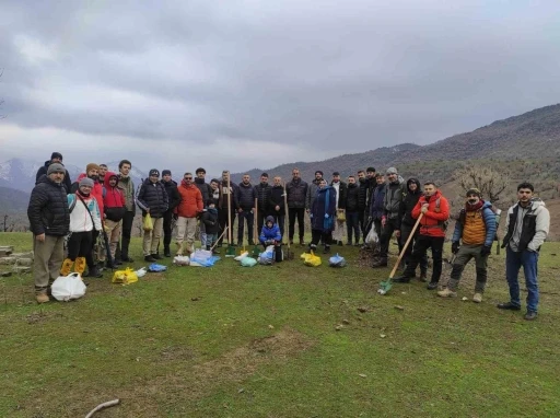 Batman&rsquo;da 3 bin meşe palamudu toprakla buluşturuldu
