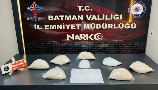 Batman’da 4 kilo metamfetamin ile yakalanan 2’si kadın 3 kişi tutuklandı
