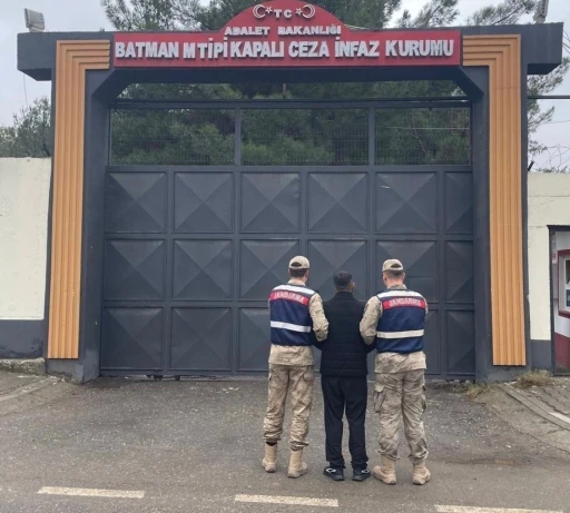 Batman&rsquo;da &ccedil;eşitli su&ccedil;lardan aranan 17 şahıs yakalandı
