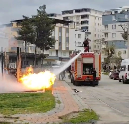 Batman&rsquo;da &ccedil;ocuk parkında korkutan yangın
