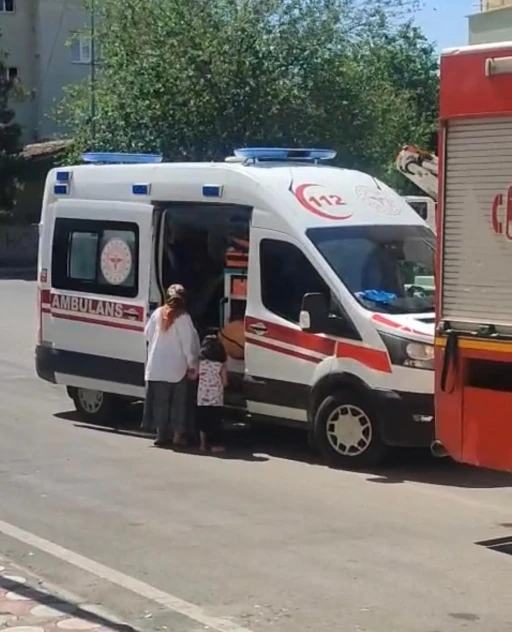 Batman&rsquo;da ev yangınında 2 kişi dumandan etkilendi
