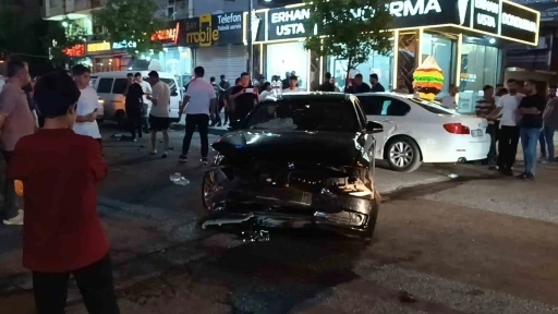 Batman&rsquo;da iki otomobil &ccedil;arpıştı: 1 yaralı
