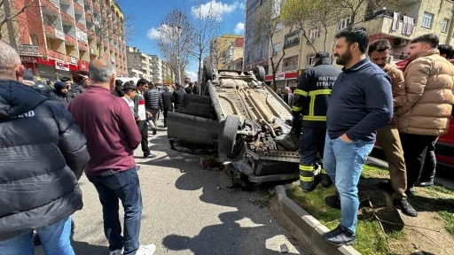 Batman&rsquo;da kontrolden &ccedil;ıkan otomobil ters d&ouml;nd&uuml;: 1 yaralı
