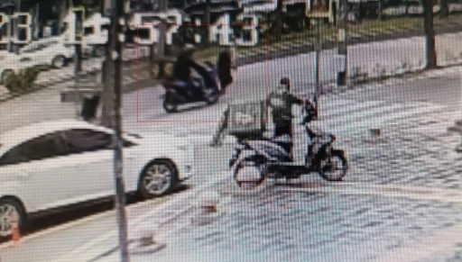 Batman&rsquo;da motosikletin yayaya &ccedil;arpma anı kamerada
