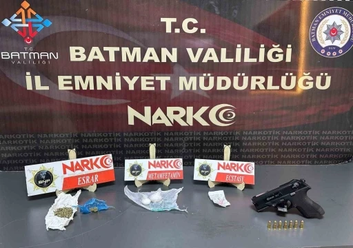 Batman&rsquo;da narkotik operasyonu: Uyuşturucu madde ve ruhsatsız silah ele ge&ccedil;irildi
