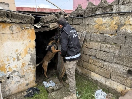 Batman&rsquo;da okul &ccedil;evrelerinde narkotik denetim
