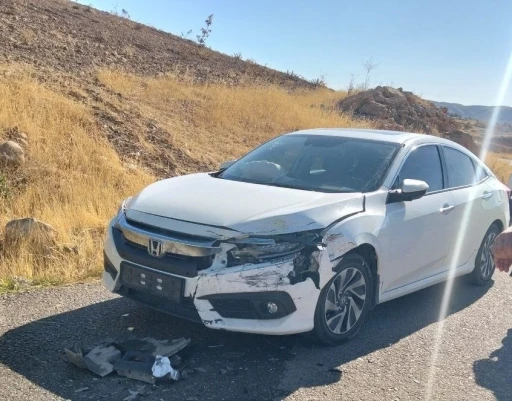 Batman’da pikap ile otomobil kafa kafaya çarpıştı