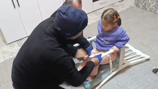 Batman&rsquo;da sandalyeye sıkışan &ccedil;ocuğun imdadına itfaiye yetişti
