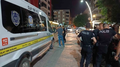 Batman&rsquo;da silahlı saldırı: Kurşunlar park halindeki araca isabet etti
