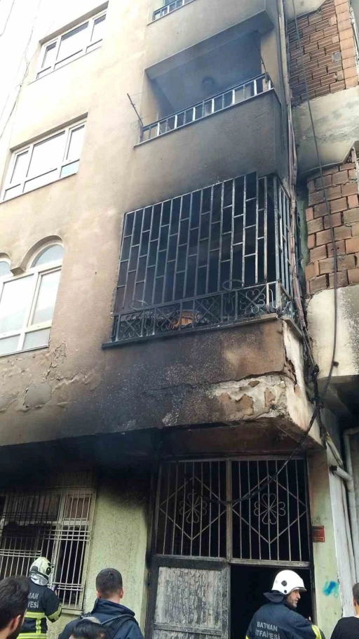 Batman’da Suriyelilerin kaldığı binada yangın
