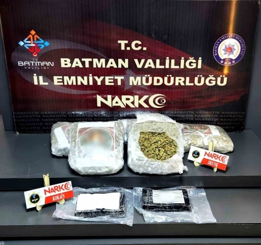 Batman&rsquo;da zehir tacirlerine darbe: Tır dorsesinde uyuşturucu ele ge&ccedil;irildi
