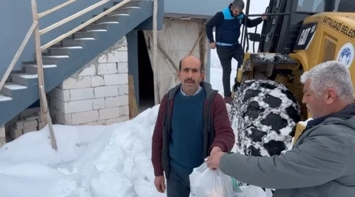 Battalgazi Belediyesi ekipleri 21 kilometre yolu a&ccedil;arak hastaya ila&ccedil;larını yetiştirdi
