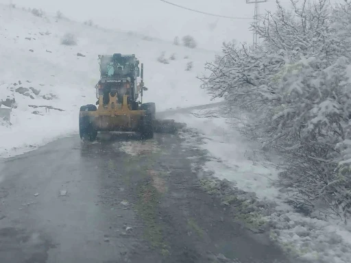 Battalgazi Belediyesi&rsquo;nden kar yağışına karşı hızlı m&uuml;dahale
