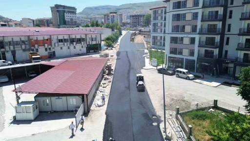 Battalgazi Belediyesi&rsquo;nden Sel&ccedil;uklu&rsquo;da asfalt &ccedil;alışması
