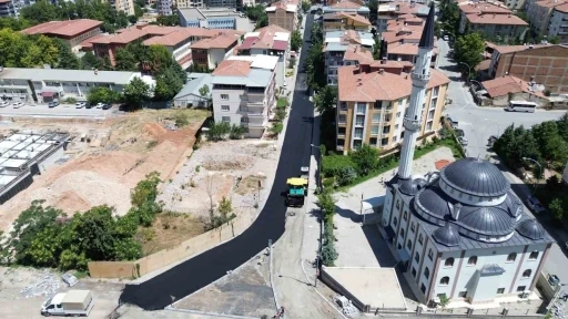 Battalgazi&rsquo;de asfalt mesaisi aralıksız s&uuml;r&uuml;yor
