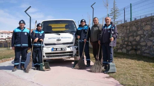 Battalgazi&rsquo;de Derme Deresi &ccedil;evresinde temizlik ve yıkama &ccedil;alışması

