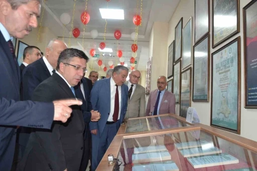 BA&Uuml;N İlahiyat Fak&uuml;ltesinden &uuml;nl&uuml; &ccedil;izer Hasan Aycın&rsquo;a vefa
