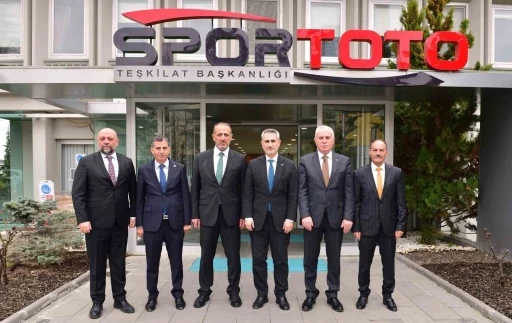 Bayburt&rsquo;a futbol sahaları ile tenis kortu yapılacak
