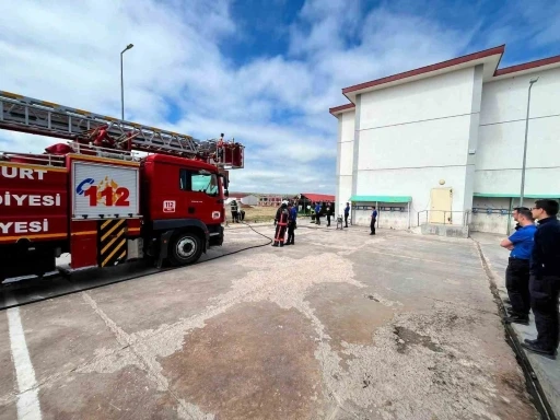 Bayburt A&ccedil;ık Ceza İnfaz Kurumunda yangın tatbikatı yapıldı
