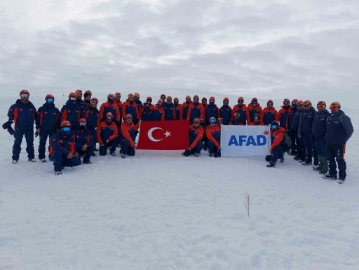 Bayburt AFAD ekibi &ccedil;ığ eğitimine katıldı
