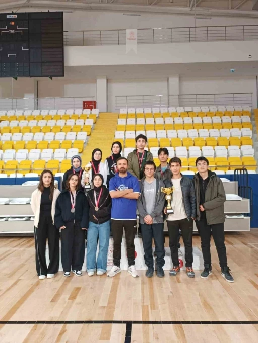 Bayburt Fen Lisesi &ouml;ğrencilerinden satran&ccedil;ta başarı
