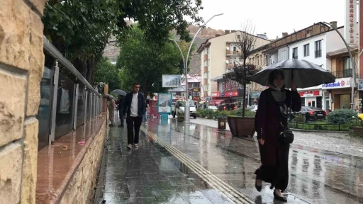 Bayburt için gök gürültülü sağanak yağış uyarısı yapıldı
