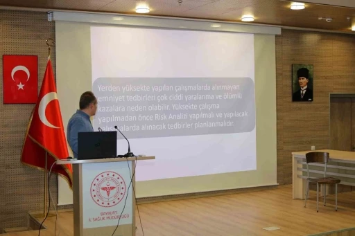 Bayburt İl Sağlık M&uuml;d&uuml;rl&uuml;ğ&uuml; b&uuml;nyesindeki s&uuml;rekli iş&ccedil;ilere İSG eğitimi
