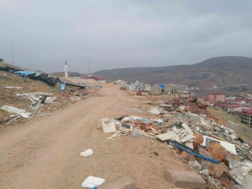 Bayburt Kent Konseyi Şehit Osman Dağı’na dökülen hafriyat için girişimde bulundu
