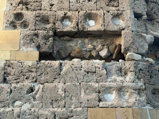 Bayburt Kent Konseyinden tarihi kaleye m&uuml;dahale talebi
