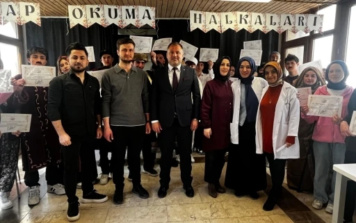 Bayburt Lisesi &ouml;ğrencileri kitapları sahneye taşıdı
