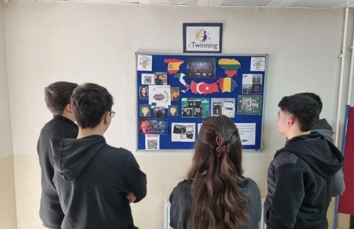 Bayburt Lisesi &ouml;ğrencilerinden su farkındalığı &ccedil;alışması

