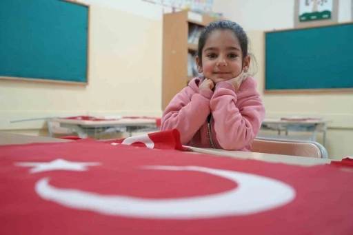Bayburt&rsquo;ta 14 bin 319 &ouml;ğrenci &lsquo;Bayrak Sevgisi&rsquo; temasıyla ikinci d&ouml;neme başladı
