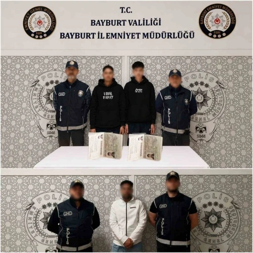 Bayburt&rsquo;ta 5 d&uuml;zensiz g&ouml;&ccedil;men yakalandı
