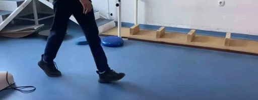 Bayburt’ta 7 yıldır parmak ucunda yürüyen çocuk özel tedavi programıyla normal yürüyüşüne kavuştu
