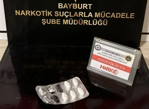 Bayburt’ta bir miktar sentetik hap ele geçirildi
