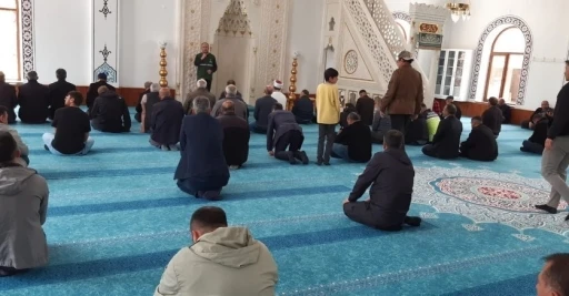 Bayburt&rsquo;ta cami cemaati bağımlılıkla m&uuml;cadele konusunda bilgilendirildi
