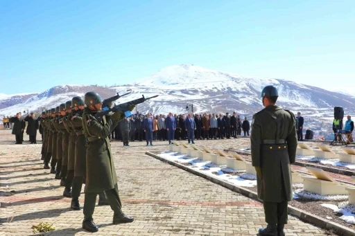 Bayburt&rsquo;ta &Ccedil;anakkale Zaferi&rsquo;nin 111. yılı ve 18 Mart Şehitleri Anma G&uuml;n&uuml; dolayısıyla t&ouml;ren d&uuml;zenlendi
